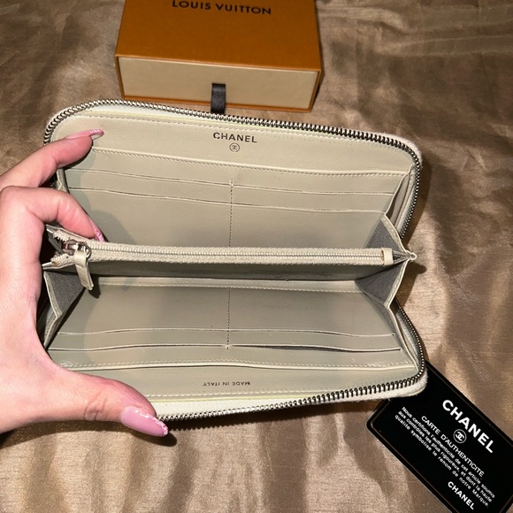 ❌SOLD❌Chanel Zip Wallet - Picture 7 of 12